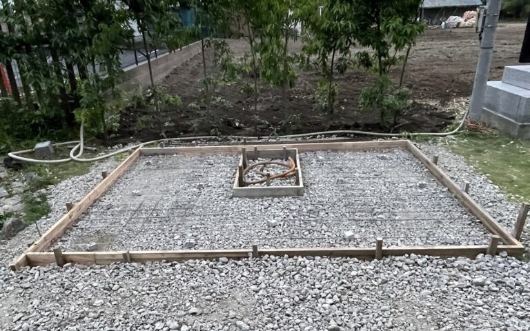 コンクリート台座のメッシュ及び鉄筋敷設③