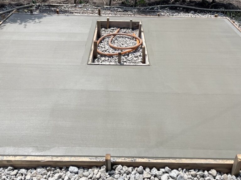 2024/5/22 コンクリート敷設